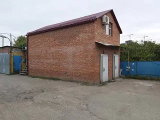 Производственная база по адресу г. Краснодар, ул. Тихорецкая, 27 в составе 7 строений на земельном участке, арендованном у Администрации МО г. Краснодар на 49 лет по 21.12.2060 г.