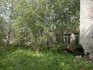 Нежилое здание школы 1812,5 кв.м. Общеобразовательная школа под демонтаж, 1978 года постройки. Общая площадь 1812,5 кв.м., кадастровый номер 16:29:100101:148. Расположена по адресу: Республика Татарстан, Муслюмовский район, с. Семяково, ул. Школьная, д. 32а. Год ввода в эксплуатацию: 1978…