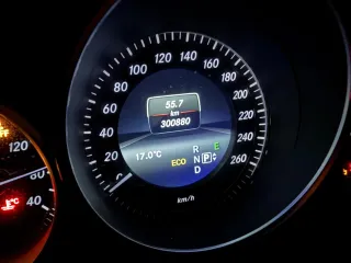 Mercedes Benz E200 2013 Легковой автомобиль, марка: МЕРСЕДЕС БЕНЦ, модель: E200, год изготовления: 2013 г. в. Ознакомление заинтересованных лиц с составом имущества должника, условиями его продажи, а также иной имеющейся у организатора торгов информацией о выставленном на продажу имуществе, в том…