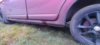 Renault Sandero 2011 года, 102 л.с. Пробег 179 000 км. Аккумулятор в неисправном состоянии. После замены масляного насоса появился стук в двигателе. Общее состояние на ходу требует уточнения при осмотре.