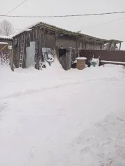 1/6 доля в праве общей долевой собственности на земельный участок площадью 954 кв.м и квартиру площадью 82.9 кв.м. Земельный участок с разрешенным использованием для индивидуальной жилой застройки, для индивидуального жилищного строительства. Адрес: Смоленская область, Ельнинский район, город…