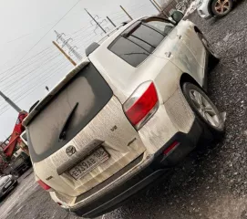 Toyota Highlander 2013 года выпуска, VIN JTEES42A502220795.