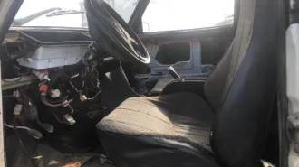 ВАЗ 21074 2000 года, белый седан. VIN: XTA21074011415072, госномер Н439ЕН 16. Объем двигателя 1568 см³, мощность 54.8 кВт/. На автомобиле наложен запрет на регистрационные действия, ключи и документы отсутствуют. Отсутствует решетка радиатора, задний бампер, передний правый стеклоочиститель. Кузов…