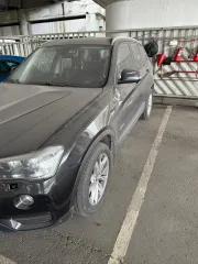 BMW X3 xDrive 28i 2017 года, черный цвет. VIN: X4XWX994800S99398, ПТС: 92ОЕ264545, госномер: О531ММ799. Произведен в России. Бензиновый двигатель объемом 1997 см³, мощность 245 л.с. (180 кВт). Экологический класс пятый. Разрешенная максимальная масса 2460 кг, масса без нагрузки 1845 кг. Техническое…