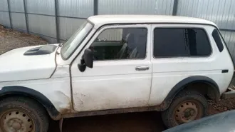 Автомобиль марки ВАЗ-21214, госномер С696РВ43, 2001 года выпуска, цвет белый. Идентификационный номер XTA21214021605629. По кузову имеются вмятины, сколы краски, пороги ржавые. Багажник не открывается, передняя дверь не закрывается, сломан замок. Без документов и ключей. Рабочее состояние не…