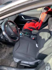 Peugeot 308 2010 года, VIN: VF34H5FWFAS113623. Пробег 198 566 км, мощность 120 л.с., цвет серо-бежевый. Двигатель 1598 куб.см, бензин, автоматическая коробка передач, левый руль. Технически неисправен, не работает стартер.