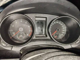 Volkswagen Golf 2009 года, 80 лс, 416000 км. Автомобиль легковой, марка: VOLKSWAGEN, модель: GOLF, VIN: WVWZZZ1KZAW142300, гос. рег. номер: О212ЕВ150, год изготовления: 2009 (транспортное средство имеет повреждения).