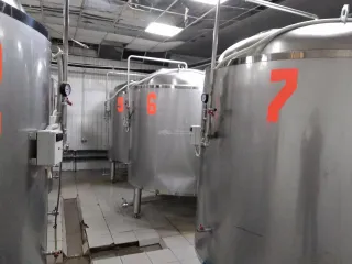 Пивоваренное технологическое оборудование BLONDERBEER.Tuere N 2000 I (пивоваренный завод) «BLONDERBEER.Туре N 2000 I», состоящее из: Бойлер. Сек-01. blonderbeer (1 шт.); фильтрационная емкость ССЕ-01. blonderbeer (1 шт.); Заторно сусловарочный котел СЕС-01. blonderbeer (2 шт.); ВИРПУЛ…