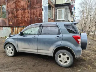 Toyota Rush 2006 года, серый. VIN отсутствует, ПТС 25 УМ 594267, госномер А986УС41. Произведен в Японии. Двигатель бензиновый, модель 3SZ, номер 1673811, мощность 109 л.с., объем 1495 см³.