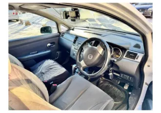 Nissan Tiida 2007 года, 109 л.с., пробег 300000 км. Автомобиль Nissan Tiida Latio, цвет белый, ПТС 25 УВ 315859, государственный номер К985АН125, страна-изготовитель Япония, разрешенная максимальная масса 1475 кг, масса без нагрузки 1200 кг.