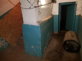 Нежилое помещение расположено по адресу: Санкт-Петербург, пр-кт Стачек, д. 79, литера А, пом. 3-Н, площадь 56.5 кв.м, назначение: нежилое, наименование: мастерская, этаж: подвал, кадастровый номер 78:15:0008221:3962. Право собственности города Санкт-Петербурга подтверждается записью в Едином…