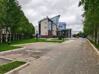 Имущественный комплекс состоит из здания офисного центра площадью 902,1 кв.м., расположенного по адресу: Российская Федерация, Республика Коми, муниципальный округ Ухта, город Ухта, набережная Нефтяников, дом 20а. Назначение: нежилое, количество этажей 4, в том числе подземных 0, кадастровый номер…