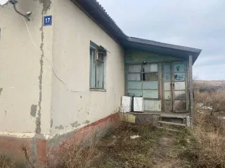 Земельный участок, кадастровый номер 64:03:080115:28, площадь 1011 кв.м., назначение для ведения личного подсобного хозяйства, адрес Саратовская область, Аткарский район, село Марфино, улица Подгорная, дом 17/1, размер доли 1/4. Рельеф преимущественно ровный. Здание жилое, кадастровый номер…