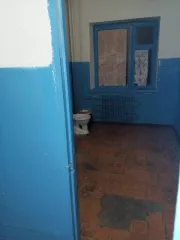 Квартира однокомнатная комната в общежитии, адрес: Ставропольский край, г. Ставрополь, пл. Орджоникидзе, дом 2, пом. 32б, кадастровый номер 26:12:030406:258, площадь 12,2 кв. м.