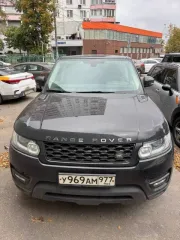 Land Rover Range Rover Sport 2013 года, VIN SALWA2FFXEA324100. При осмотре установлено: дефект лакокрасочного покрытия (отслоение краски) эмблемы на крышке багажника; дефект лакокрасочного покрытия (отслоение краски) декоративной накладки на капоте; механическое повреждение накладки переднего…
