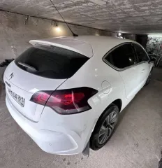 Citroen DS4 2012, 150 лс, 223616 км, АКПП. Легковой седан (не на ходу), белого цвета, VIN VF7NX5FEACY563166, ГРЗ В241ОА161, двигатель 10FJBZPSASF06 1537541, СТС 9961 854319.