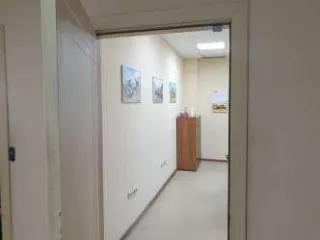 Нежилое здание, производственное под офисно-торговый дом, площадь 2070,7 кв.м, кад.№16:50:060201:133, г. Казань, ул. Родины, зд. 43, и 
Земельный участок площадью 5623 кв.м , кад. N 16:50:060201:633, г. Казань, ул. Родины, зд. 43