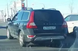 Транспортное средство Volvo XC 70 2008 г.в., черного цвета, VIN – YV1BZ7146811027354, ГРЗ X722ЕВ47. ТС не на ходу. Разукомплектовано. Очаги коррозии. Вмятины. Имущество реализуется в состоянии 'как есть'. С учетом нахождения в длительной эксплуатации транспортное средство имеет косметические и…