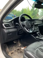 Легковой автомобиль KIA Optima 2018 года выпуска, цвет белый, состояние битый. VIN: XWEGU411BK0008199.