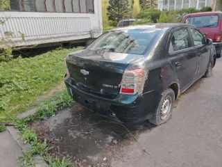 Chevrolet Cobalt 2013 Легковой автомобиль, марка: Chevrolet, модель: Cobalt, год изготовления: 2013, VIN: XWBJF69VJDA057666, вид собственности: индивидуальная. Особенности тех. состояния: разбиты задние фары, вмятины по кузову, нарушено ЛКП, коррозия по кузову, спушены шины.