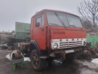 Камаз 5410 1985 года, согласно документам: грузовой автомобиль, марка: Камаз, модель: 5410, год изготовления: 1985 г.в., VIN: ОТСУТСТВУЕТ, Тип ТС: грузовой тягач седельный, категория ТС: С, цвет: красный, шасси №134635, кузов №КАБ 650755, модель, №двигателя 740, мощность двигателя кВТ\л.с. 162\220…