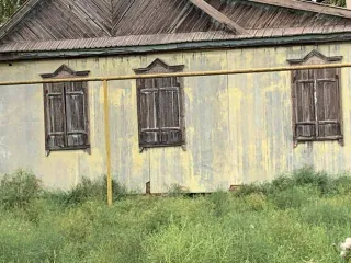 Земельный участок 300 кв.м. Астраханская область, кадастровый номер 30:02:020401:89, ВРИ – для ведения личного подсобного хозяйства, расположен по адресу: Астраханская область, Володарский район, с. Кошеванка, ул. Береговая, 40.