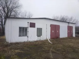 Здание с кадастровым номером 40:12:051201:174 площадью 188.5 м² по адресу Калужская область, Людиновский м.р-н, с/п село Букань, с Букань, ул 40 лет Победы, 1К. Назначение: нежилое. Материал наружных стен: кирпич. Количество этажей: 1, подземных этажей: 0. Год ввода в эксплуатацию: 1980…