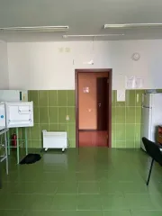Нежилое помещение 859,5 кв.м и доля 24/100 земельного участка, Великий Новгород. Помещение 859,5 кв.м. и 24/100 доли земельного участка в Великом Новгороде. Нежилое помещение, общей площадью 859,5 кв. м., кад. № 53:23:8323802:1680, расположенное по адресу: Новгородская область, г. Великий Новгород…