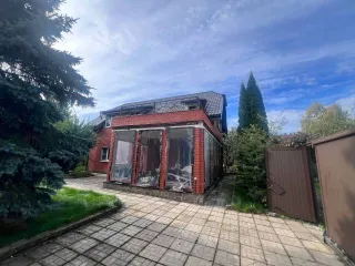 Дом 235,2 кв.м, сооружение 91,7 кв.м, земельный участок 600 кв.м, Москва Земельный участок, кадастровый номер 50:21:0140306:161, виды разрешенного использования: для садоводства; площадь 600 кв.м., местоположение: город Москва, вн.тер.г. поселение Десеновское, квартал 123, земельный участок 62…