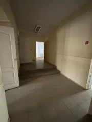 Больница, здания, участок 1993.8 кв. м, Ярославская область. Расположено по адресу: Ярославская область, г. Ярославль, Московский проспект, д. 43/10, с земельным участком, в составе: Больница, кадастровый номер 76:23:010101:11871, назначение: нежилое, количество этажей 2, в том числе подземных 1…