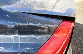 Volvo S40, 2007, черный, 141 734 км, 1 596 МТ (99,96 л.с.), бензин, передний, VIN YV1MS204282363187, седан, в нерабочем состоянии, разбито лобовое стекло, вмятины на правой стороне кузова и дверях, отломлено правое боковое зеркало, множественные повреждения кузова коррозией, багажник не…