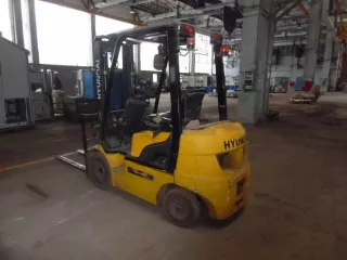 Погрузчик вилочный Hyundai 20DA-7E, грузоподъемность 2000 кг, тип двигателя дизельный, марка двигателя Kubota, размер вил (ДхШхВ), мм 900 100 40, тип шин: Пневмо