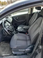 Volkswagen Polo 2016 года выпуска, VIN: XW8ZZZ61ZGG037419. Находится по адресу: Сургутский район, поселок Солнечный, улица Советская, дом 1. Телефон для осмотра: 8 912 419 95 09, Юлия.