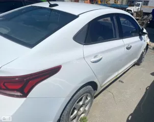 Автомобиль Hyundai Solaris, цвет: белый, 2017 года выпуска, гос. номер М727УМ65, VIN Z94K241CAJR012307, тип ТС: легковой, категория ТС: В, шасси (рама) №: отсутствует, кузов (кабина, прицеп) №: Z94K241CAJR012307, ограничения/обременения: не зарегистрировано.