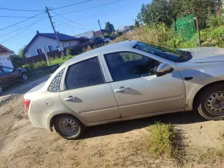 Lada Granta, 2014 года, 87 лс, 340000 км, VIN: XTA219010E0306307, пробег составляет около 340 000 км, имеются технические проблемы с коробкой передач, по всему корпусу имеются следы ржавчины, местонахождение: Республика Татарстан, г. Казань, ул. Фруктовая, д. 21, имущество находится в залоге.