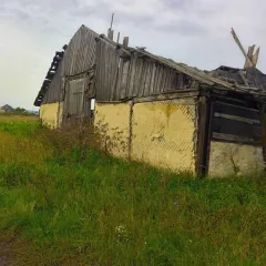 Здание склада общей площадью 1153.8 кв.м и земельный участок площадью 1801 кв.м. Адрес: Россия, Курганская область, Петуховский район, деревня Новое Ильинское, переулок Широкий, дом 4. Здание нежилое, назначение: склад, вид права: совместная собственность. Кадастровый номер здания…