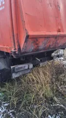 Мусоровоз КО-440-2, 2009 год. VIN: ХVL48321390001370. Категория С. Двигатель Д245.7Е3 481100, дизельный, 119 л.с., 4750 см³, экологический класс 3. Цвет белый. Паспорт ТС 52 МТ 980135. Регистрационный знак Н 581 ТК 11. Находится в неудовлетворительном состоянии.