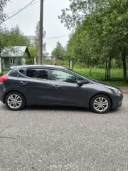 Kia Ceed 2012 года выпуска, VIN: XWEHN512BD0000924, цвет кузова серый. Рабочий объем двигателя 1591 см³, мощность 95 кВт/129 л.с., экологический класс 4, тип транспортного средства легковой.