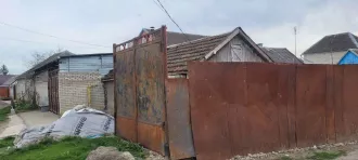 1/9 доля в праве на жилое здание, площадь: 26,8 кв.м., кадастровый номер: 26:24:040104:155, и 1/9 доля в праве на жилое здание, площадь: 28,7 кв.м., кадастровый номер: 26:24:040104:156, и 1/9 доля в праве на жилое здание, площадь: 30 кв.м., кадастровый номер: 26:24:040104:157, и 16528/96057 доля в…