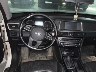 Легковой автомобиль KIA Optima 2018 года выпуска, цвет белый, состояние битый. VIN: XWEGU411BK0008199.