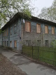 Нежилое здание 323,3 кв.м и земельный участок 1140 кв.м, Вологодская область, г. Великий Устюг, ул. Виноградова, д. 18. Нежилое здание с кадастровым номером 35:10:0103015:44 площадью 323,3 кв.м, год постройки — 1917. Здание двухэтажное деревянное, коммуникации отключены. Земельный участок с…