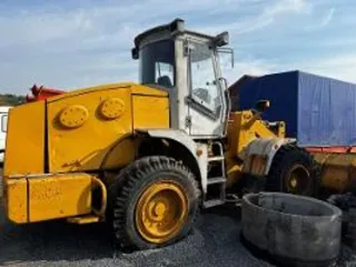 Погрузчик ПК-30 2009 года, модель ПК-30.0001, гос. номер МТ 6473 02. Производитель: Челябинск. VIN: 290209. Заводской номер рамы отсутствует. Номер двигателя: 390192. Цвет: желто-серый. Паспорт самоходной машины: ВЕ № 562317 от 29.02.2009. Мощность двигателя: 90 кВт (122 л.с.), тип: бензиновый. Вид…