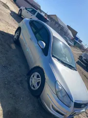 Chery M11 2010 avtomobil' Chery M11 2010 goda vypuska, VIN LVVDC11B8AD400662 Avtomobil' na khodu. Khodovaya chast' v normal'nom sostoyanii, porogi rzhavye. Spushcheny kolyosa (stoit zimnyaya rezina). Trebuetsya zamena masla.    Na transportnoe sredstvo zaregistrirovano ogranichenie (obremenenie)…