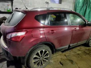 Nissan Qashqai 2011 года выпуска, VIN SJNFBNJ10U2251609.