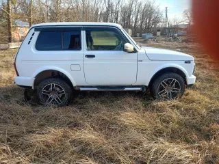 Легковой автомобиль, LADA 212140 LADA 4х4, 2016 г. в., VIN: XTA212l40G2259750. Ограничения прав и обременения: право залога в пользу ПАО Банк Зенит.