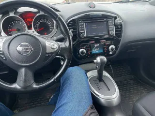 Nissan Juke 2017 года, 117 л.с., пробег 226271 км, АКПП. Цвет белый, VIN SJNFBAF15U7393153. Модель двигателя HR16, бензиновый, объем 1.6 л (1598 куб. см), экологический класс 5. Автомобиль в нормальном состоянии, был в ремонте после аварии, могут быть скрытые дефекты с учетом эксплуатации.