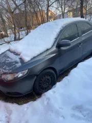 KIA TD (СЕRATO FORTE) 2012, автотранспортное средство: KIA TD (СЕRATO FORTE), г/н С057МО136, 2012 г.в., VIN: XWEFU4UAD0004489, цвет серый, повреждение переднего и заднего бампера, вмятина переднего гос.номера, повреждения ЛКП по всему кузову автомобиля, дополнительные повреждения установить не…