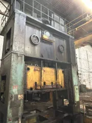 Кривошипный пресс КБ-3534 1984 Пресс 2-х кривошипный КБ-3534 А 1984 года инвентарный номер 220833 Внешне не разукомплектован возможно отсутствие деталей