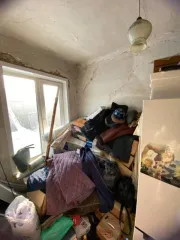 Доля дома 92,2 м² и доля участка 792 м², Свердловская обл. 1/2 доля дома и 1/2 доля земельного участка в Свердловской обл. еще 1/2 доля дома и 1/2 доля земельного участка в Свердловской обл. еще 1/2 доля в праве на жилое здание, площадь: 92,2кв.м., кадастровый номер: 66:27:1101027:240 и 1/2 доля в…
