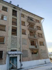 1/2 доля в праве собственности на квартиру (жилое помещение в аварийном доме), кадастровый номер 03:06:000000:5748, расположена по адресу: Республика Бурятия, Заиграевский район, село Новая Брянь, улица Русина, дом 9, квартира 70, площадь 48.7 кв. м.
